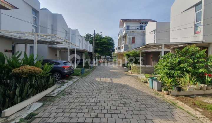 Exclusive Townhouse Under 1 Billion with Toll and Station Access Exclusive Townhouse Under 1 Billion with Toll and Station Access