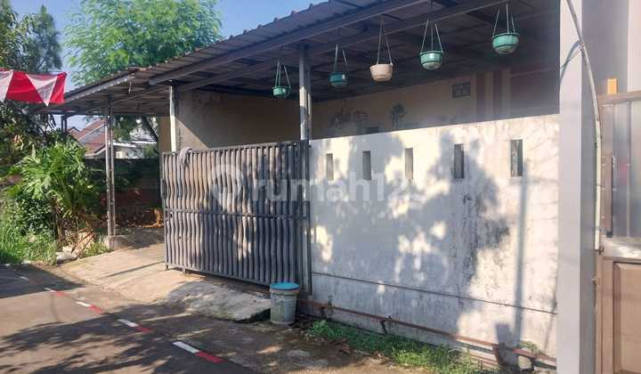 300 Million House A Step Away from Cilebut Station and Toll Road 2