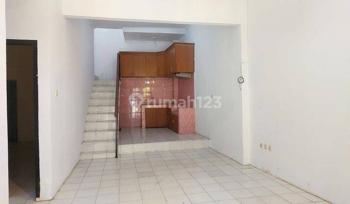 ruang keluarga rumah murah 2 lantai graha