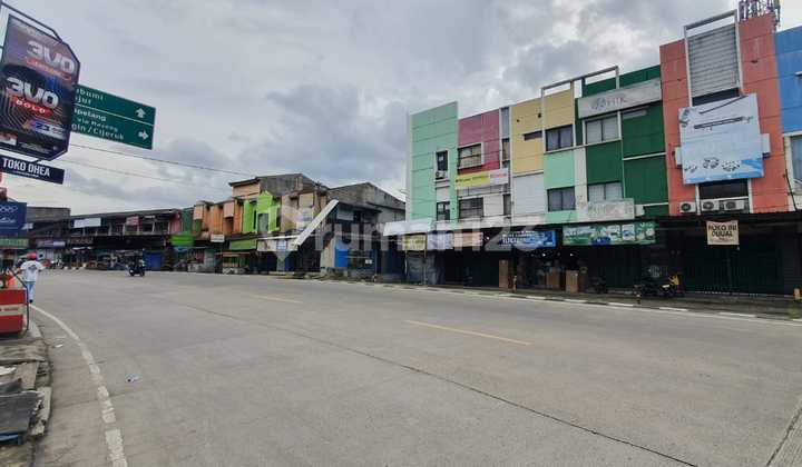 3-Story Shop House on the Main Road Caringin, Access to Bocimi Toll Road 2