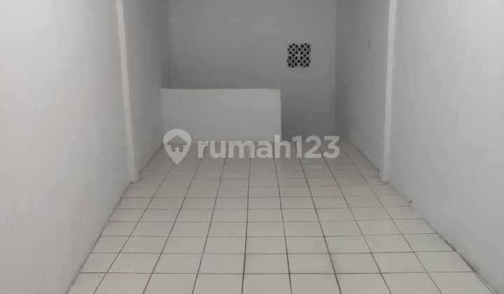 Very Strategic Active Kiosk in Front of Cibinong Regional Hospital