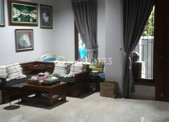 ruang tamu rumah bagus 2lt siap huni,