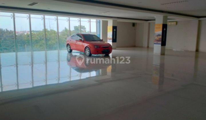 Show Room Mobil + Lift Oven, 4lt, m 21juta Tanah Bangunan 21