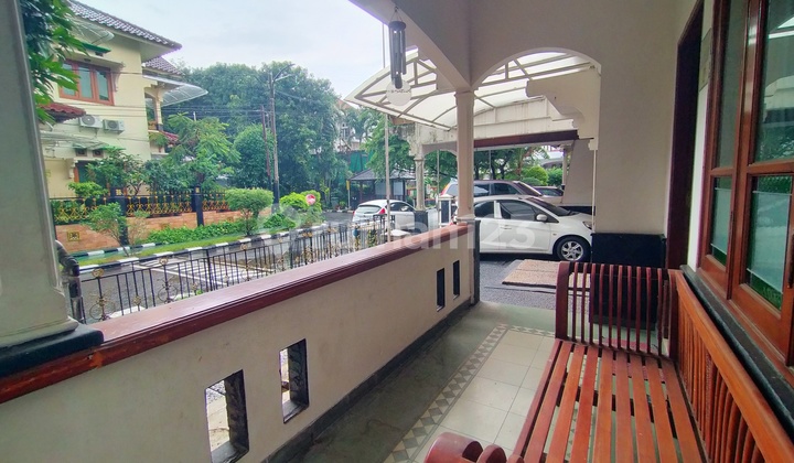 Rumah Kokoh 240 M² Hadap Timur di Pesona Khayangan Semi Furnished 2