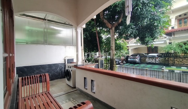 Rumah Kokoh 240 M² Hadap Timur di Pesona Khayangan Semi Furnished Rumah Kokoh 240 M² Hadap Timur di Pesona Khayangan Semi Furnished