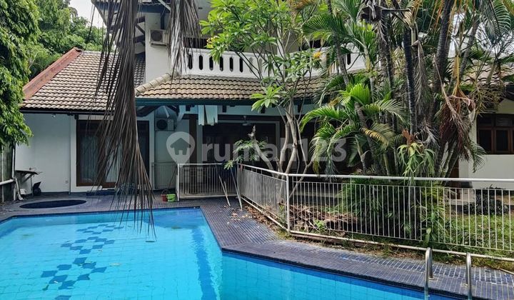 Rumah Mewah di Kemang 2 Lantai Ada Kolam Renang, Harga Masuk Akal Rumah Mewah di Kemang 2 Lantai Ada Kolam Renang, Harga Masuk Akal