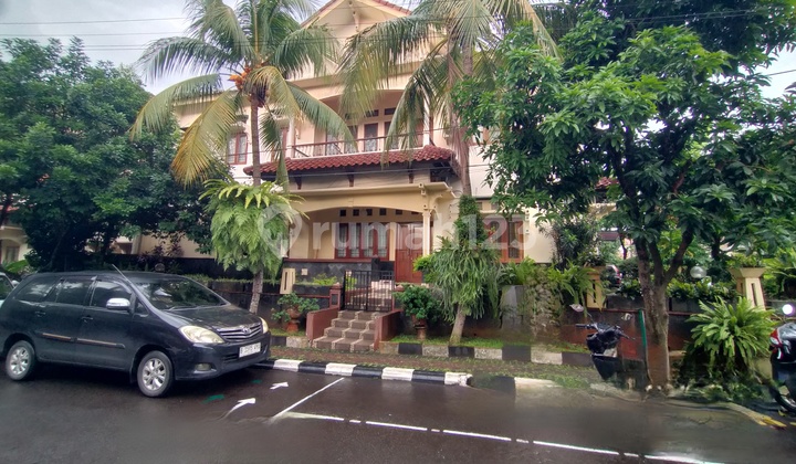 2-Story Luxury Hook House In Pesona Khayangan Semi Furnished