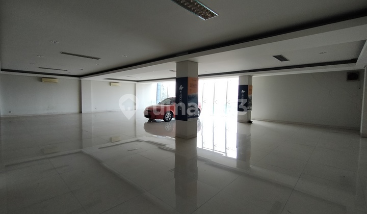 For Rent: R. Business Ex Showroom on Kartini Street Near Depok Lama Station