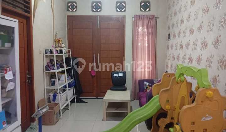 Turun Harga Rumah 2 1/2 Lantai Siap Huni Dan Ada Ruang Usaha Dengan Lokasi Yang Strategis