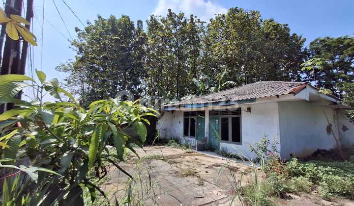 Land 1632 m2 located by the side of a village road, access for 2 cars suitable for housing or cluster.