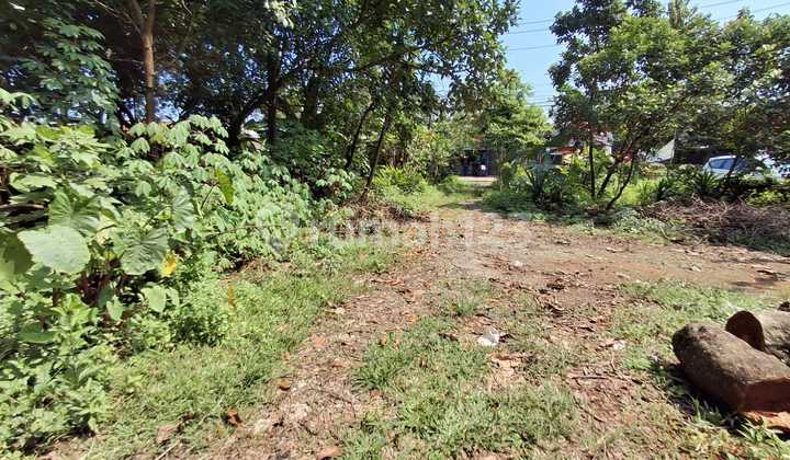 Land 1632 m2 located by the side of a village road, access for 2 cars suitable for housing or cluster.