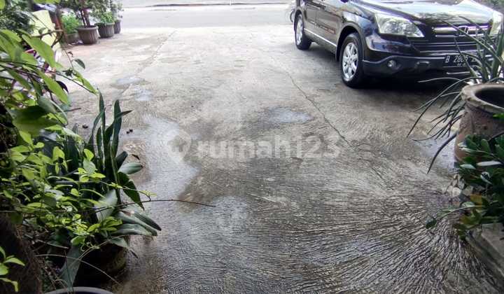 Investment opportunity for sale: 2-story furnished shop house in Limo Cinere. 2