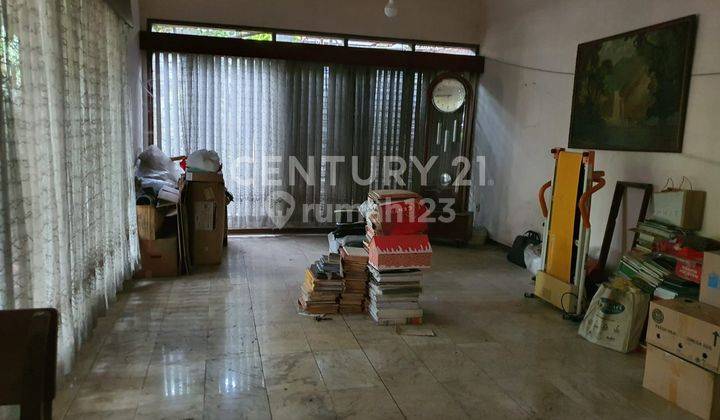 Rumah Tua Hitung Tanah Di Lingkungan  Asri  Di Menteng 2