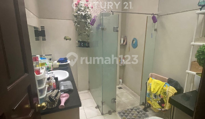 Rumah 2 Lantai dengan Private Pool di Lokasi Strategis Cipete 2