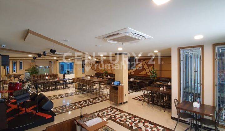 Gedung 6 Lantai Dengan Furniture Lokasi Strategis Di Melawai 