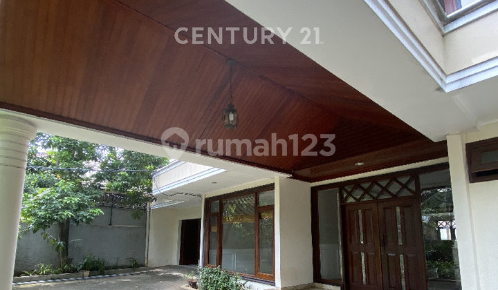 Luxury House in a Quiet and Strategic Location in Kemang Luxury House in a Quiet and Strategic Location in Kemang
