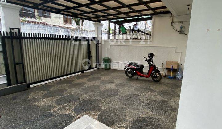 Rumah Dengan Private Pool Dalam Cluster Hanya 350m Ke Ampera Raya 2