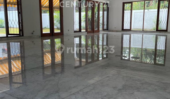 Rumah Nyaman di Area Residensial Kemang Jakarta Selatan 2