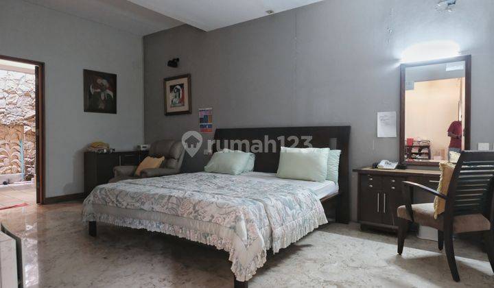 Dijual Rumah Asri, 2 Lantai Di Kebayoran Baru  1