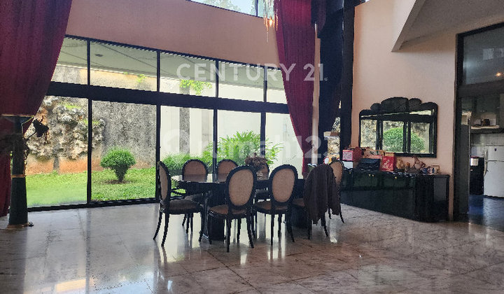 Rumah Lama Di Lokaai Stategis Di Selong, Kebayoran Baru, Jaksel