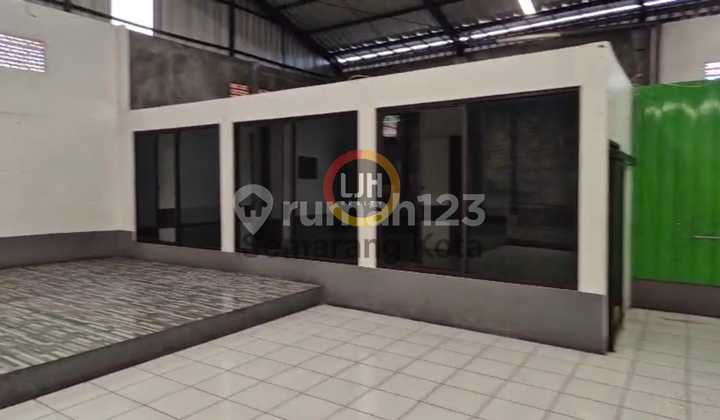 Business Building on Kedungmundu Street 1