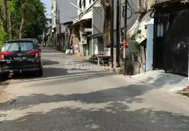 Rumah di Pademangan Jalan Raya 8