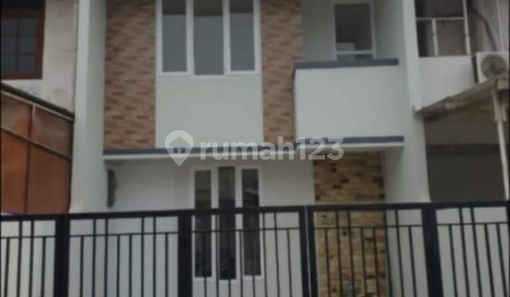 Rumah Baru renovasi, 3 BR, siap huni, 2 lantai, Kelapa Gading
