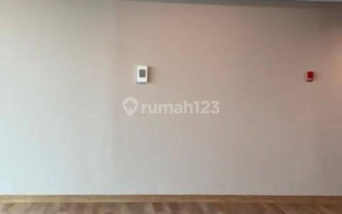 Apartemen Holland Village 3 br, lantai sedang, Unfurnished 2