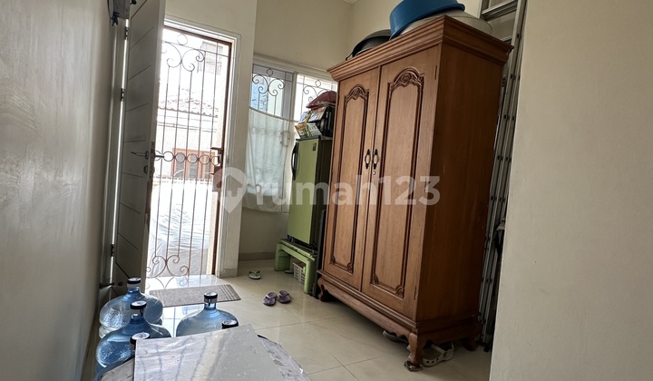 Nice and Well-Maintained House 10 Meters Wide Facing South Sunter Hijau 2