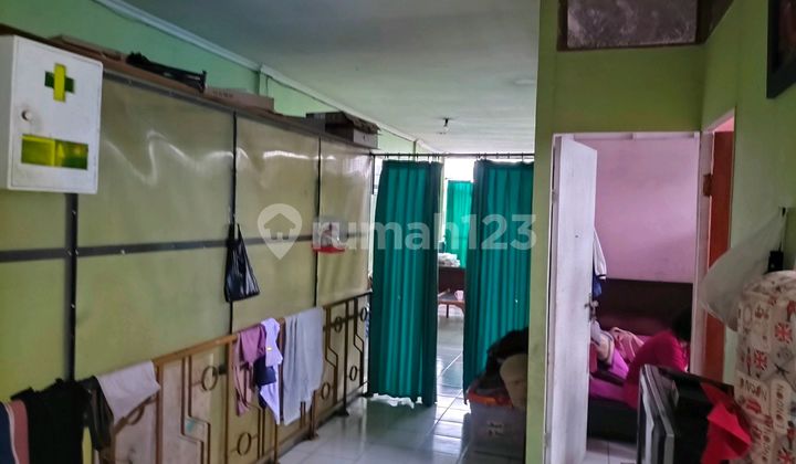 Quick Sale: Affordable 40ft Container Access Shop House with Spacious Parking. 2