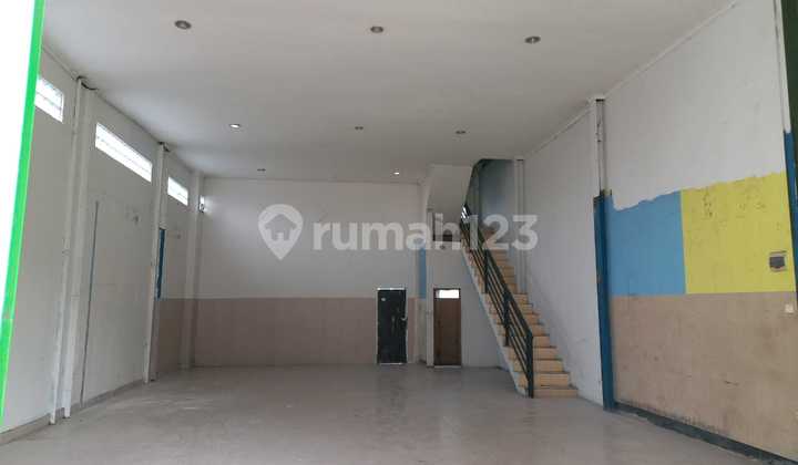 Sewa Ruang Usaha 1 Lantai Daerah Ramai Parkiran Luas