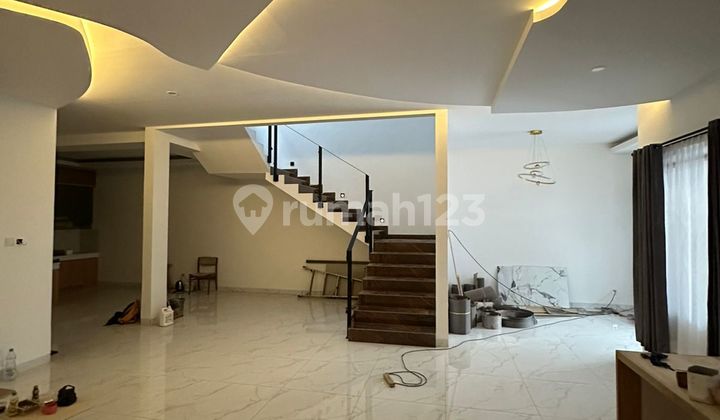 For Sale Luxurious Good Ready to Live House in Taman Kopo, South Bandung 1