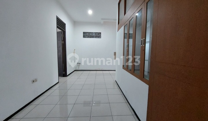 For Sale 3-Story Shophouse Near Pasteur Toll Cheap Good West Bandung 2