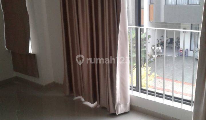 Rumah Baru Dalam Cluster di Bintaro Semi Furnished  2