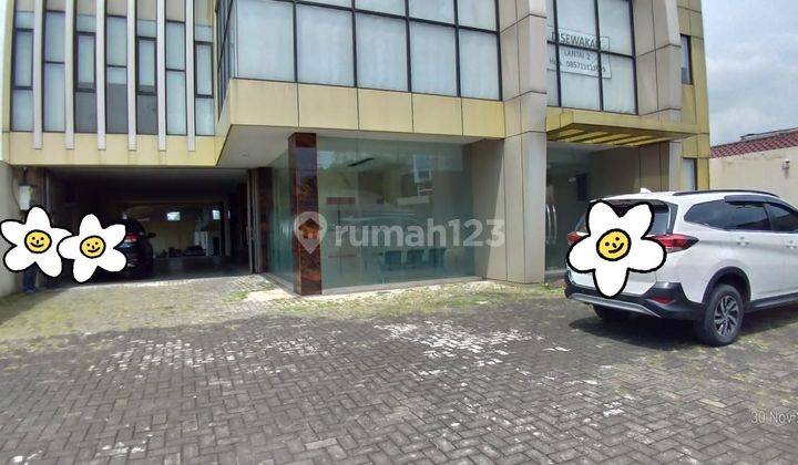 Gedung Komersial Strategis Multi Fungsi  1