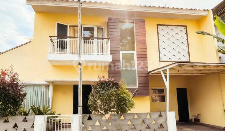 Rumah Hook Cluster di Cirendeu dengan Lingkungan yang Asri