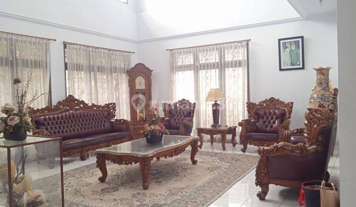 Rumah nyaman dan luas dalam komplek