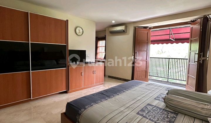 Rumah Cantik Dan Nyaman Serta Hijau Dalam Komplek Yang Asri