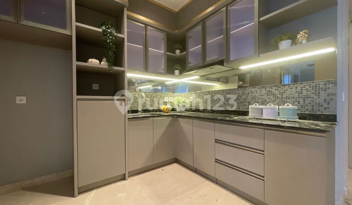 Condominium for Rent with Private Lift in Downtown Surabaya, Above Tunjungan Plaza Mall 2