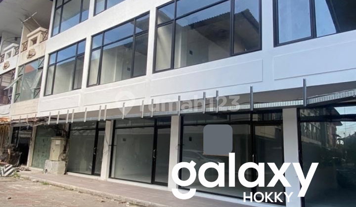 For Rent 3-Story Shop House at Strategic Location in Kuta Square Badung - Bali