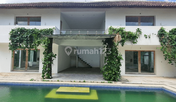 Disewakan Villa Mewah Kosongan Pererenan Canggu, Bali 1