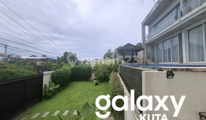Modern Villa dengan 4 Bed Room di Ungasan Badung - Bali
