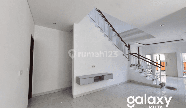 Disewakan Rumah Cantik 2 Lantai Jimbaran, Bali 2