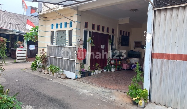 Rumah Tinggal 3 Lantai + 10 Kamar Kost Siap Huni di Pancoran Jakarta Selatan