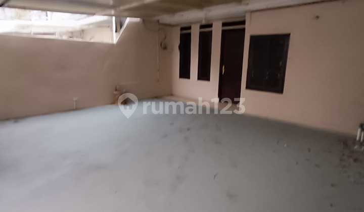 Rumah Siap Huni & Strategis Dengan Ruangan Besar di Karang Tengah Tangerang 2