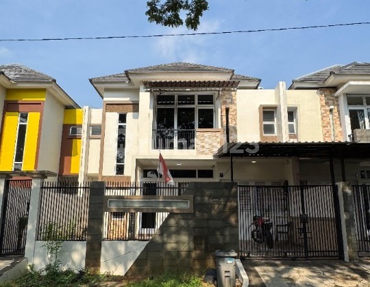 Millennial House with Private Swimming Pool in Metland Menteng Cakung Area