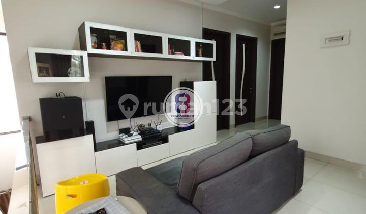 Nice corner house in Discovery Residence Bintaro Sector 9. 2