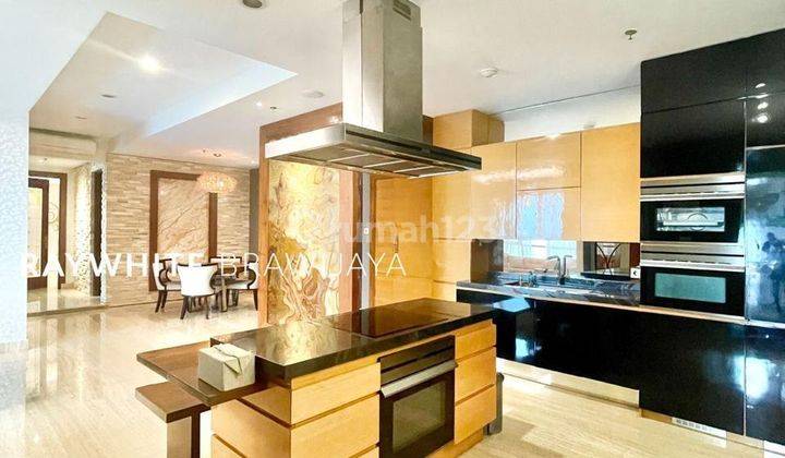 Apartemen 3 Kamar Tidur Furnished Bagus  2