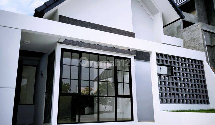 Rumah Bagus Unfurnished SHM di Jalan The Miles , Semarang 1