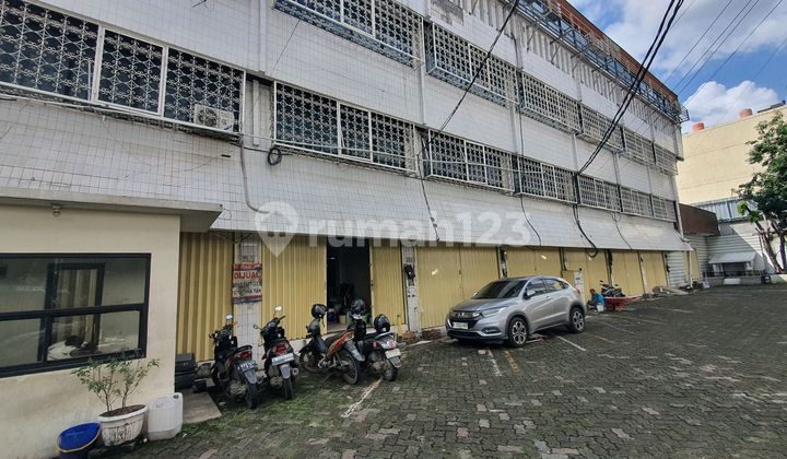 14 Ruko Gandeng 4 Lantai Berhadapan Halaman Luas Pribadhi